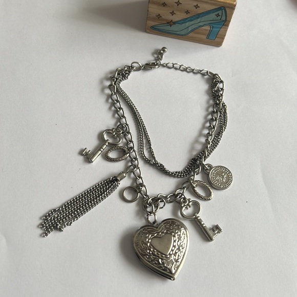 Vintage Minimalist Picture Charm Bracelet - Picture 4 of 4